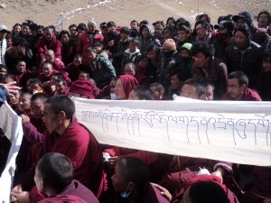 Monks and supporters protest in Tibet