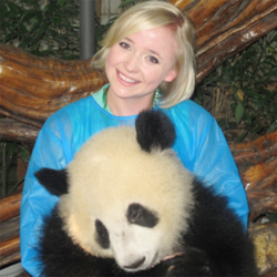 Jessica Beinecke, the host of VOA’s popular English learning blog OMG! Meiyu, posing with a panda in Chana.