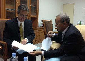 BBG Director of Strategy and Development Bruce Sherman signs agreement with the head of Telediffusion de Mauritanie (TDM), Dieh Ould Sidaty.