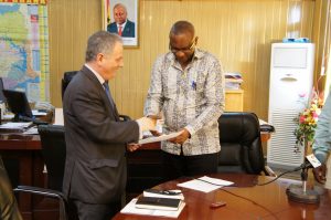 Gov. Weinstein shaking hands with Major Albert Don-Chebe, GBC DG, after signing the agreement