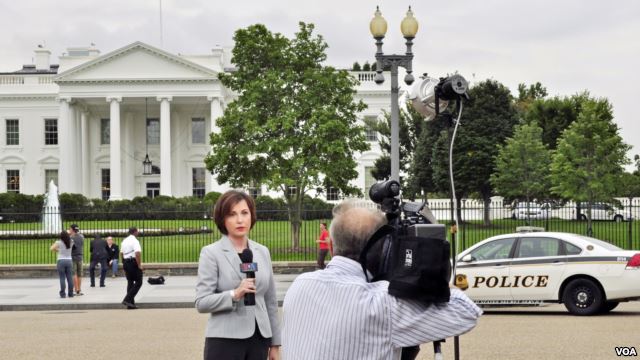 VOA Greek Service Chief Anna Morris in front of the White House.
