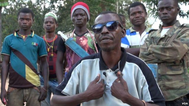 A man who gave his name as Sylvain said he was in charge of the anti-balaka militia in the region around Boda. Armed mainly with machetes, the militia groups now control the rich diamond mining areas in the southwest part of CAR. Sept. 18, 2004 (VOA/Bagassi Koura)