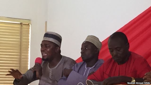 Danjuma Bello Sarki (L), a PDP regional youth leader, speaks at a VOA-sponsored town hall, February 20, 2015, along with other activists who convened to discuss how to avoid a repeat of the devastating 2011 election riots.