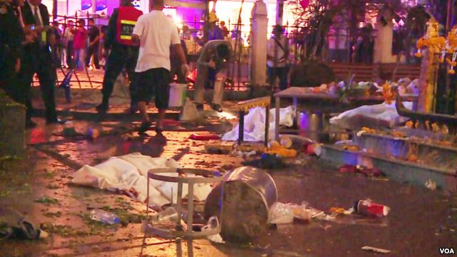 Scene of bomb blast in central Bangkok, Aug. 17, 2015. (Photo: Zinlet Aung for VOA)